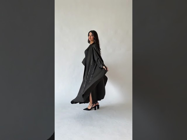 عباية تفتة ايطالي بتصميم جانبي شك وتطريز