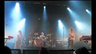 Blonde Redhead - Silently