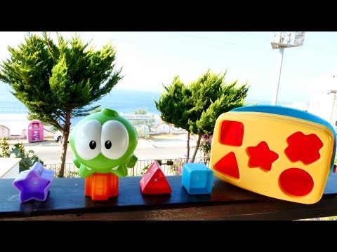 Spielzeugvideo für Kinder - OmNom lernt die Formen - Spiel mit Om Nom