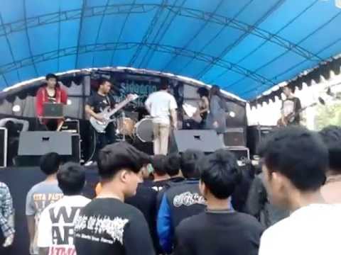 Annabel - Welcome+closure (Asking Alexandria Cover) Live @ Sidoarjo Understanding 11 Mei 2013