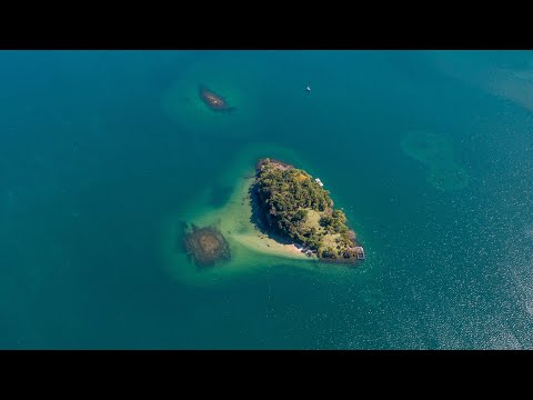 Ang049 - House on an island in Angra dos Reis
