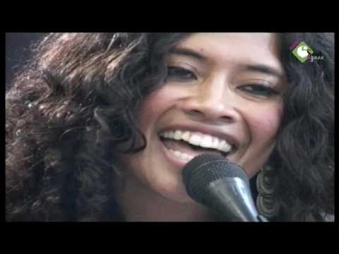 Optreden Urita Radio6 op je werk.mov