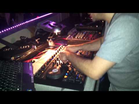 Super Baby alias DJ Clayde live in action, Elbe-Clubsounds, 14.01.2012, Altes Theater MD.mp4