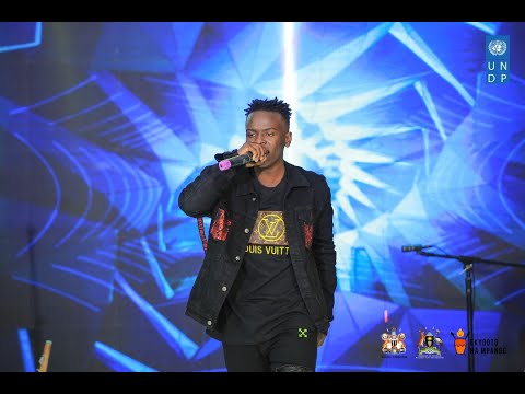 HOLLY TREEMY-CHAMUKA ft DJ IMOS ( Official video lyrics )