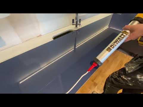 DeWalt DCE580 Cailking Gun