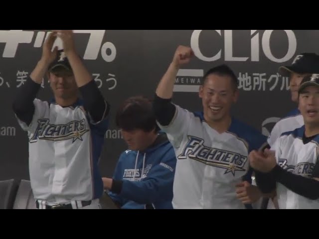 【8回裏】ベンチも大盛り上がり!! ファイターズ・西川の逆転3点タイムリー3ベース!! 2017/3/25 F-S