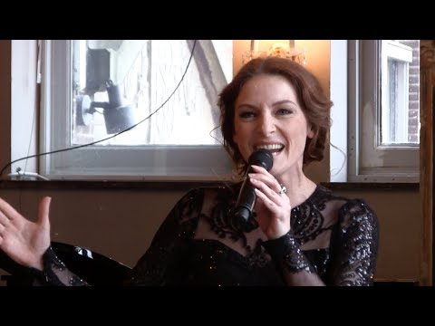 Willemijn Verkaik zingt 'Me And The Sky' uit Come From Away