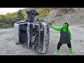 She Hulk VS Black Spider Man VS Old Car