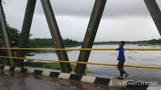 preview picture of video 'Akibat banjir, begini Kondisi jembatan rawa aopa'