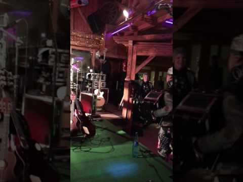 Fantreffen SJ im Brücken Stad'l Mayrhofen  mit dem Wadltreiber Dominik Amadeus Leitold