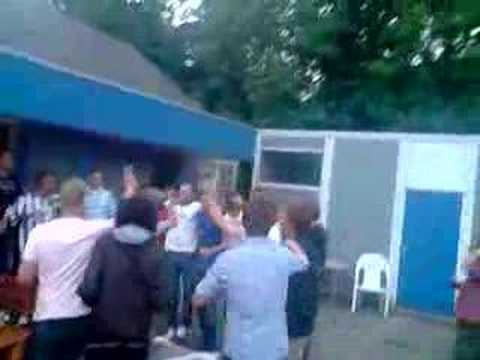 PLUS Rechtuyt doneert champagneflessen :p