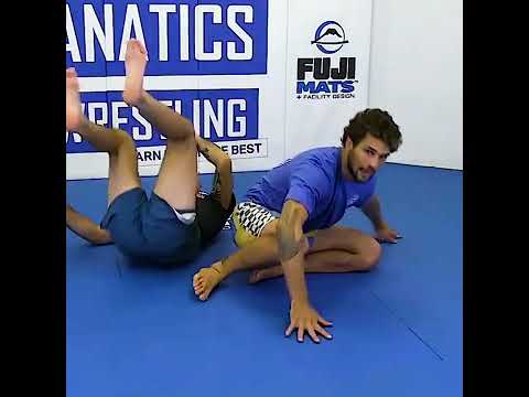 , title : 'BACK STEP KNEE BAR from DE LA RIVA with Magid Hage'