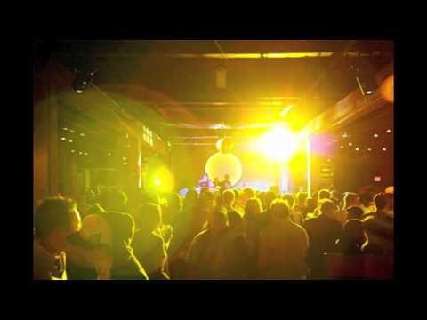 Buraka Som Sistema - (We Stay) Up All Night (Star Slinger Remix)