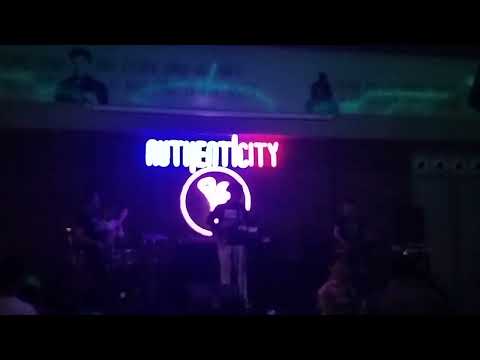 ELMATU (aku yang salah)tolong tanyakan pada tuhanmu. . live konser pizzaEbirra makassar