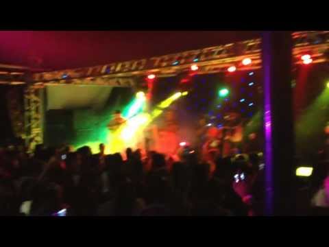 Videoclip de Uma onda que passou (E eu não dropei) (Ao vivo) — Tribo De Jah