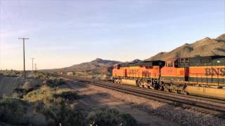 preview picture of video 'BNSF Freight Trains at Klienfelter'