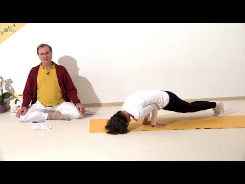 Halber Pfau - Yoga Asana Lexikon