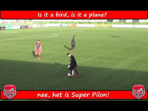 Is it a bird?  Is it a plane? Nee, het is Super Pilon!
