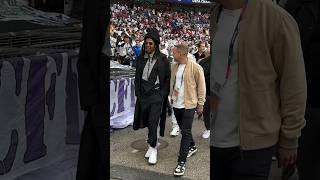 Download lagu Jay Z at Wembley Stadium for UEFA Champions League final (Dortmund vs Real Madrid) mp3 Download lagu Jay Z at Wembley Stadium for UEFA Champions League final (Dortmund vs Real Madrid) mp3