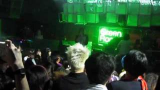 Van She - Kelly + So High (Live at Zouk KL)