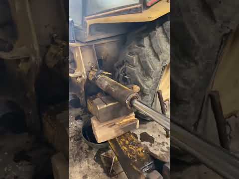 Rebuilding hydraulic Ram on 426c Caterpillar!
