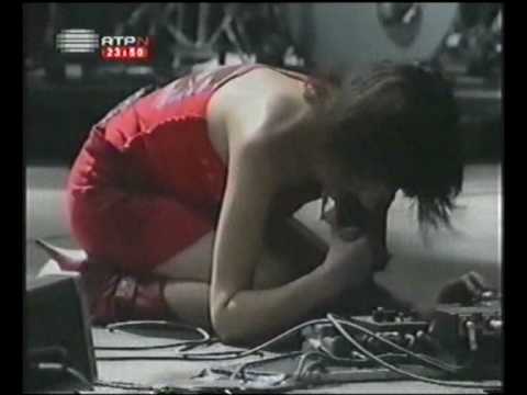 PJ Harvey Uh Huh Her / Taut  live at Vilar De Mouros, Portugal 18 July 2004