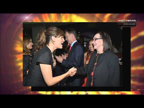 download lagu mp3 mp4 Jennifer Garner Wardrobe Malfunction, download lagu Jennifer Garner Wardrobe Malfunction gratis, unduh video klip Jennifer Garner Wardrobe Malfunction