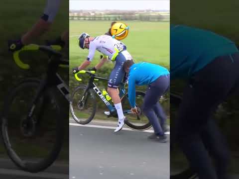Mechanic was so quick, he wanted to take him with him! 😅 #roadcycling #bikemechanics