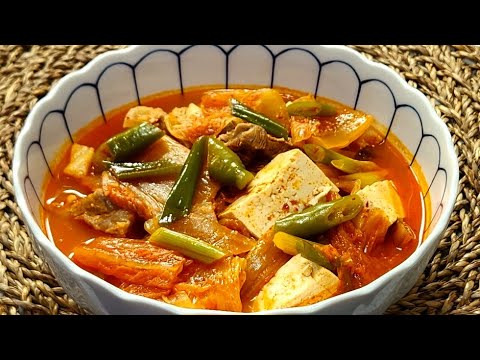 돼지고기 묵은 김치찌개 이렇게 드셔보세요 돼지고기 김치찌개 맛있게 끓이는 방법 국요리 묵은지김치찌개요리 찌개요리 돼지고기 묵은지 찌개 끓이는법 돼지고기 묵은지 찌개 끓이는#방법