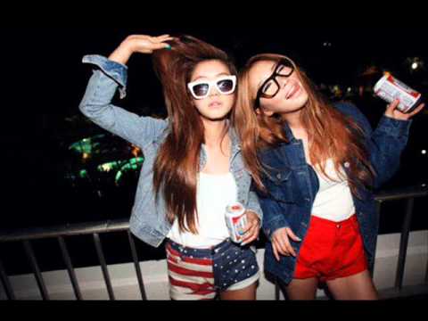 » Umek vs  Traumer - She Never Wants to Come Down