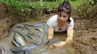 Top 1 unique fishing, pumping water outside the natural lake, Catching a lot of big fish