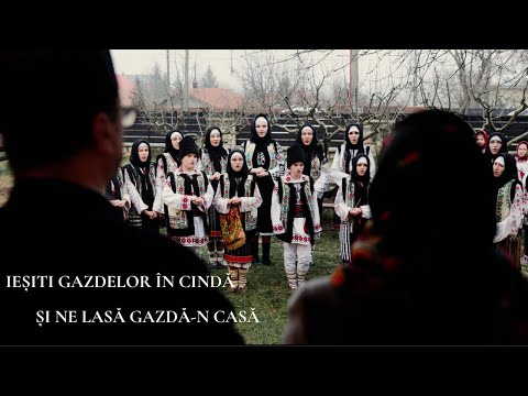 Ansamblul folcloric Doina Costeștilor - Ieșiti gazdelor în cindă & Și ne lasă gazdă-n casă
