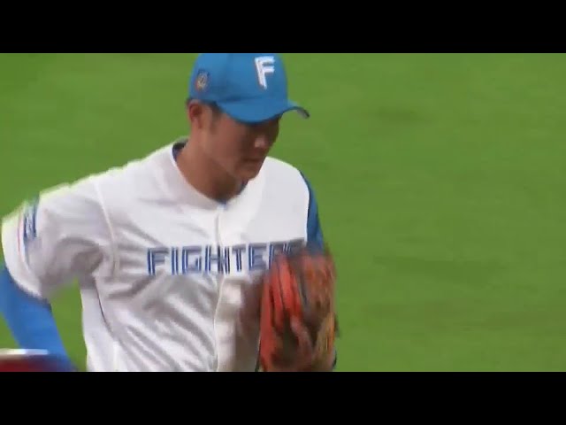 【3回表】ファイターズ・石井一成 1、2塁間を抜けそうな鋭い打球を横っ飛びでキャッチ!! 2024年4月2日 北海道日本ハムファイターズ 対 東北楽天ゴールデンイーグルス