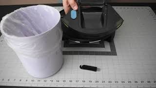 iRobot Roomba® 105 Vac/Combo | How to Empty and Clean the Bin