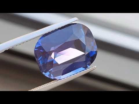 Blue Sapphire 12 cts Color Change Blue to Purple