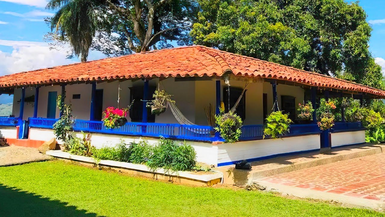 60 BEAUTIFUL HOUSES WITH FOUR-WATER ROOFS