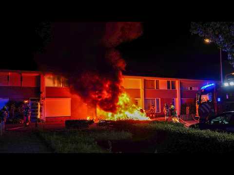 Osse Brandweer komt met spoed ter plaatse bij een autobrand aan de Wagenaarstraat in Oss
