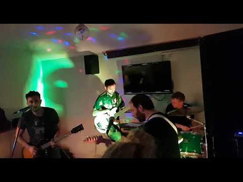 Beat it- Michael Jackson (Live at the Burton House)