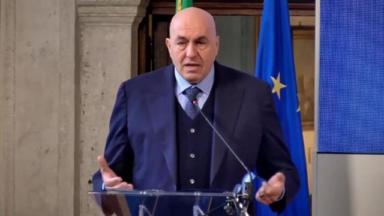 Crosetto: "Dopo l'Ucraina, la Russia sposterà sue risorse militari nell'Artico"