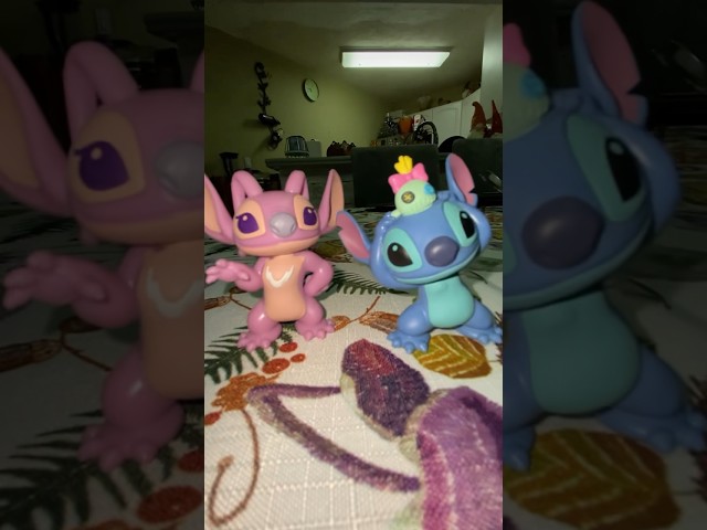 Vídeo relacionado con Disney Lilo & Stitch Conjunto de Camiseta y Pantalones Cortos para Niñas | Camiseta gris oscuro de manga corta y pantalones cortos rosa para niños | Conjunto de ropa de Stitch y Angel