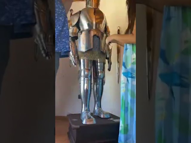 Vídeo relacionado con Traje Completo de Armadura Coleccionable para Caballero Medieval
