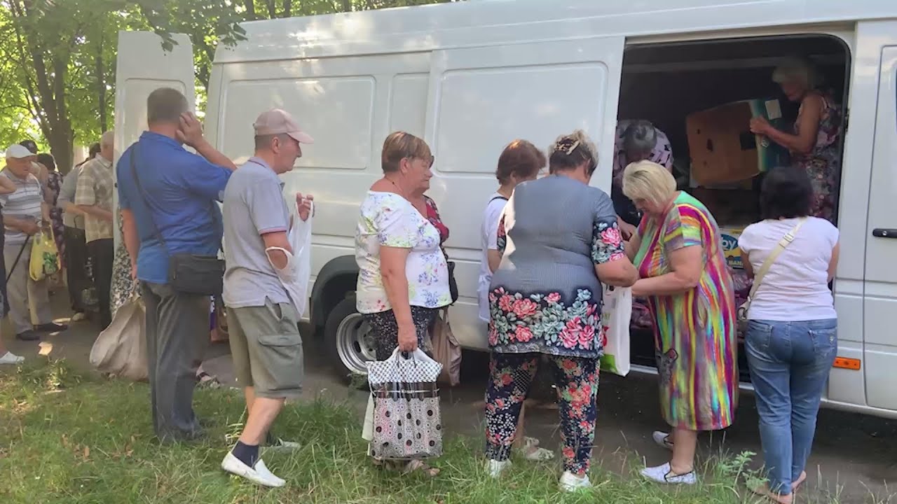 Черкаські підприємці для військових передали автівку, а для цивільних - овочі та фрукти