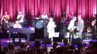 Springsteen sings with Beach Boys' Brian Wilson