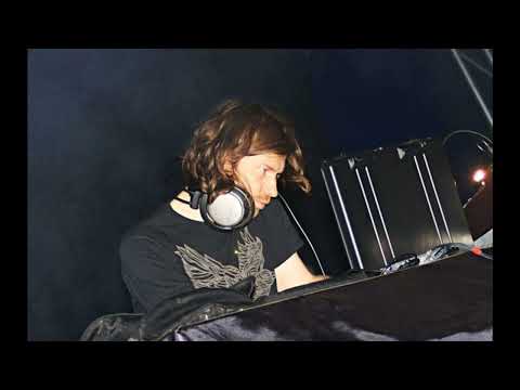 Aphex Twin VS Luke Vibert - Dj Sound Clash At Puggelbop 07-21-2003