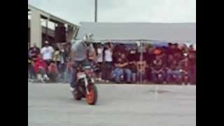 preview picture of video 'Bike stunt burn out  tires @ Hunter's Creek, FL Biker Sunday'