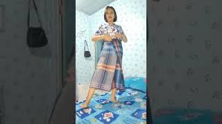 Download lagu EMAK-EMAK GOYANG KAIN SARUNG NGAKAK #shorts mp3 Download lagu EMAK-EMAK GOYANG KAIN SARUNG NGAKAK #shorts mp3