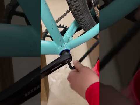 How to fix a crank the jank way #mtb #asmr #shorts #dirtjumper