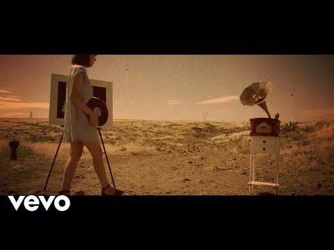 download lagu mp3 mp4 Vinyl Station, download lagu Vinyl Station gratis, unduh video klip Vinyl Station