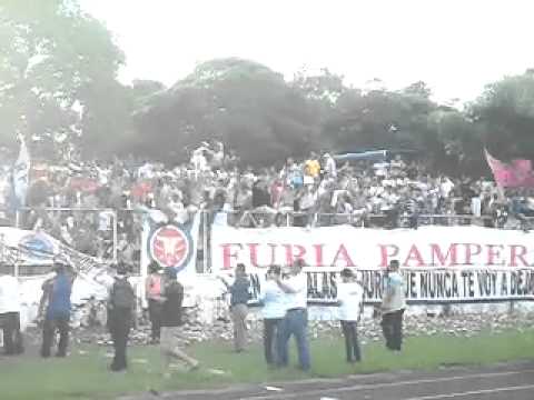 "VA VOLVER... VA VOLVER.. EL FIRPITO VA VOLVER.." Barra: Furia Pampera • Club: Luis Ángel Firpo