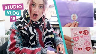 Studio Vlog | Making my website in Squarespace & unboxing Patreon goodies | 018